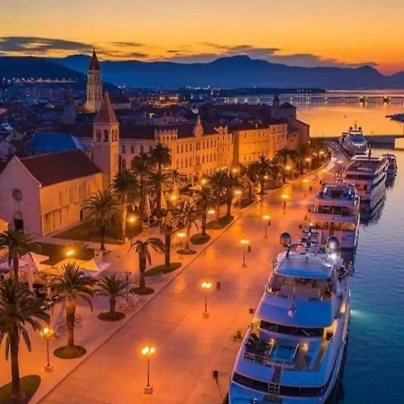 Vanja アパート トロギール